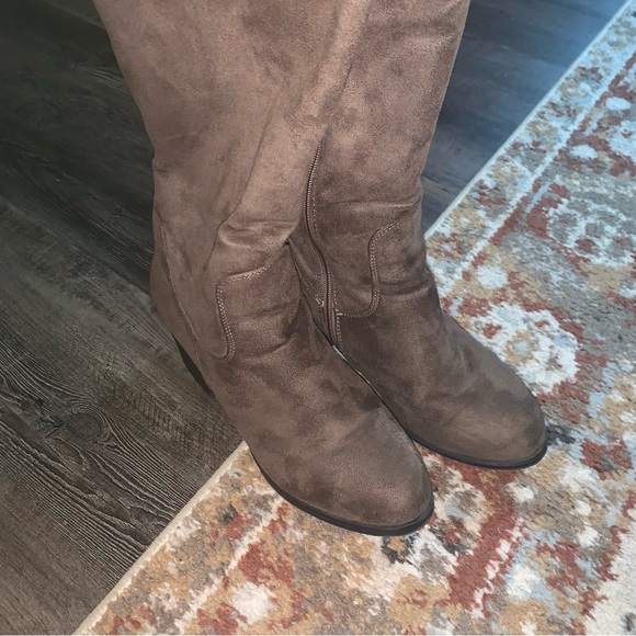 Grey Thigh-high boots - Picture 3 of 8